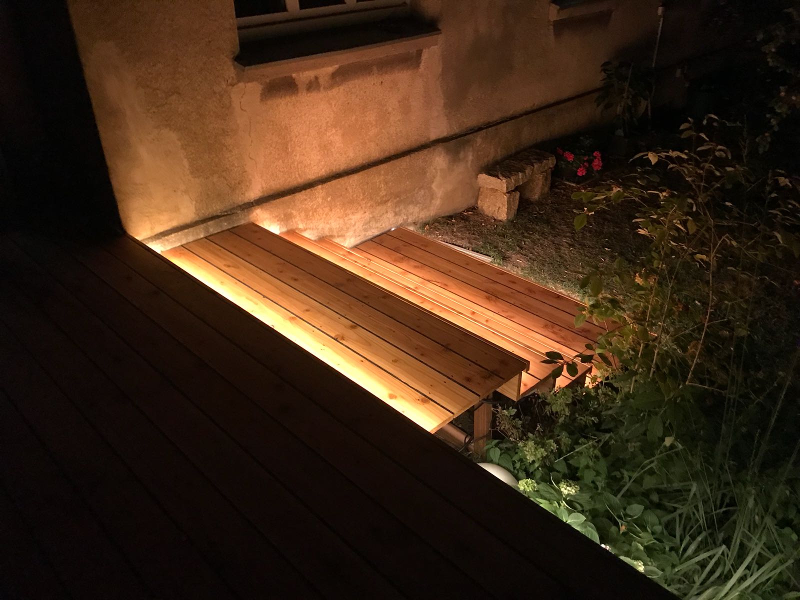 LED-Lichtband an einer Treppe